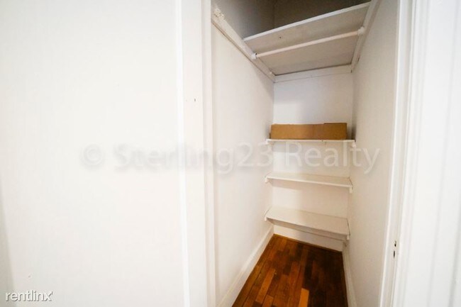 Foto del edificio - 18-25-25 Ditmars Blvd