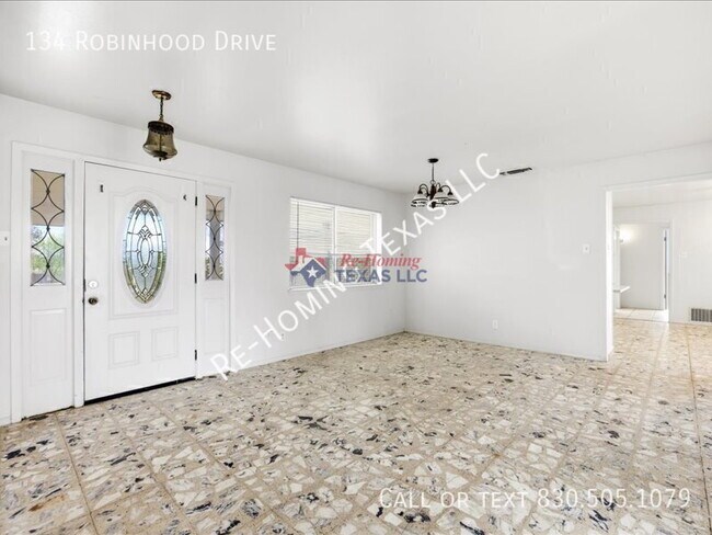 Building Photo - 134 Robinhood