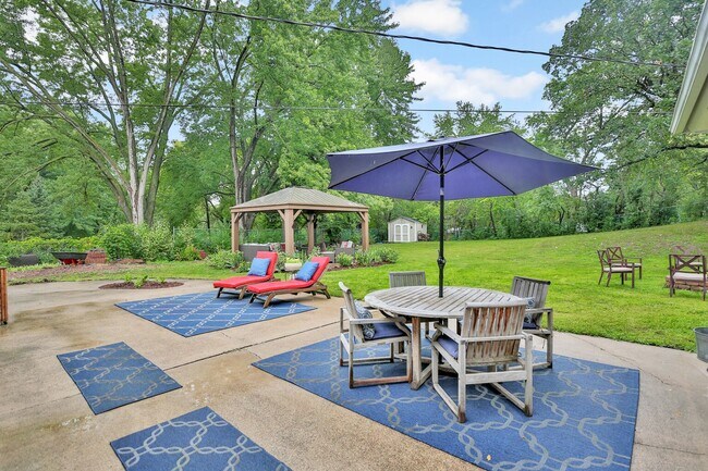 Foto del edificio - ~ Flexible Terms ~ Security Deposit Free Alternative for those who qualify ~ Lawn & Snow Services...