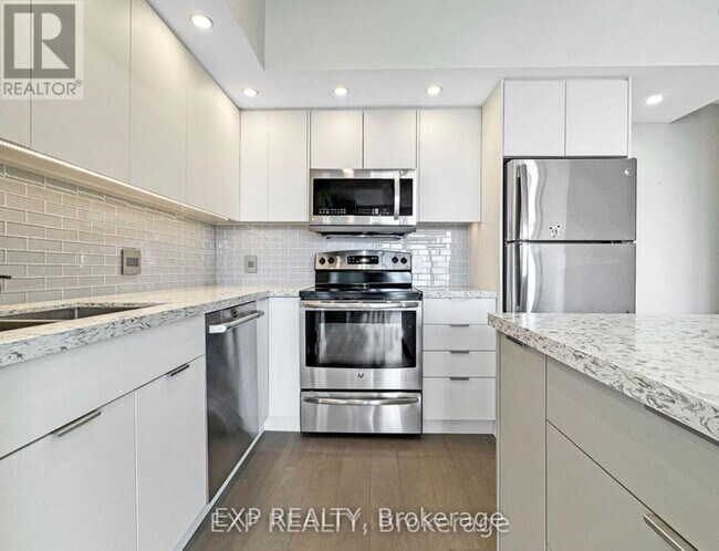 Photo du bâtiment - 2200 Lake Shore Blvd W