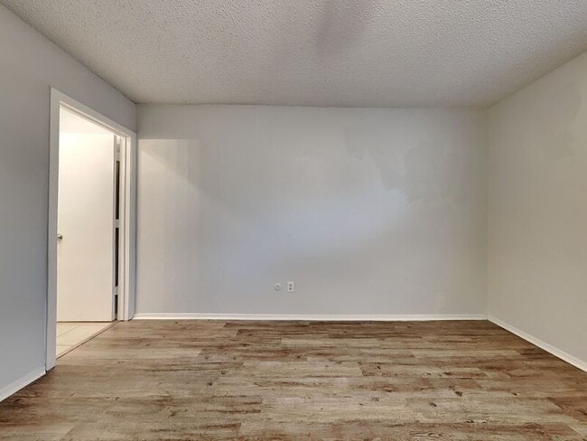 Foto del edificio - 3411 Largo Ln