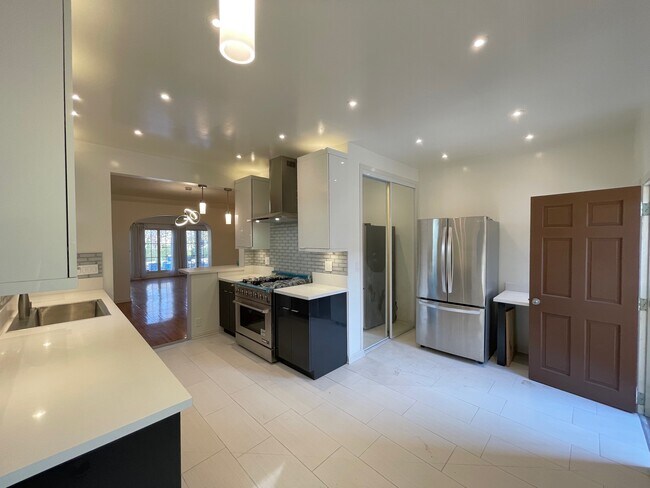 Foto del edificio - 1035 Meadowbrook Ave