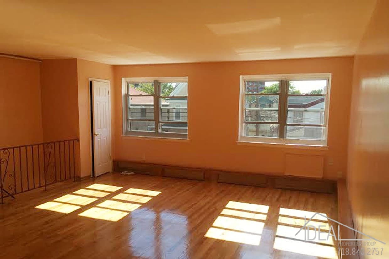 Primary Photo - Huge 3br/1.5ba w/driveway in Gravesend