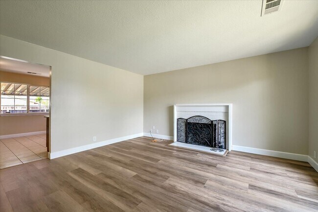Foto del edificio - Wow! What a Great Home! Available Soon!