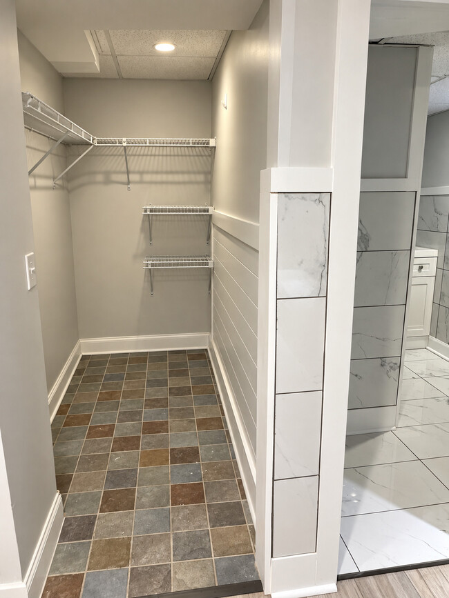 Walk in Closet - 225 Alexander St