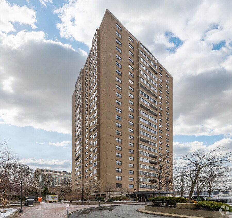 Primario - Whittier Place Condominium