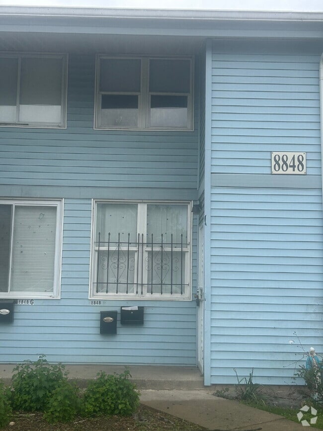 Building Photo - 8848 N 95th St