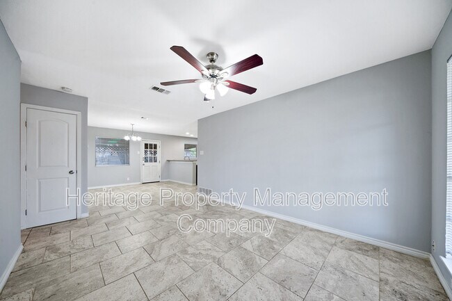 Building Photo - 205 Royal Dr