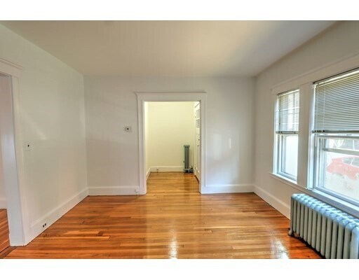 Foto del edificio - 22 Lakeville Rd