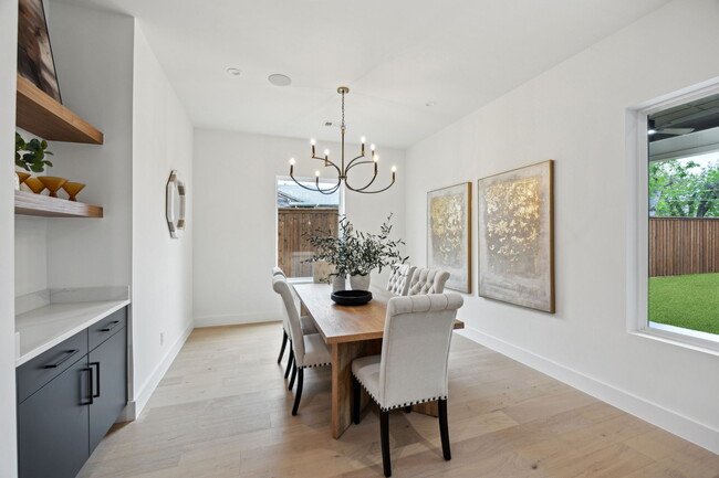 Foto del edificio - 3815 Hawick Ln