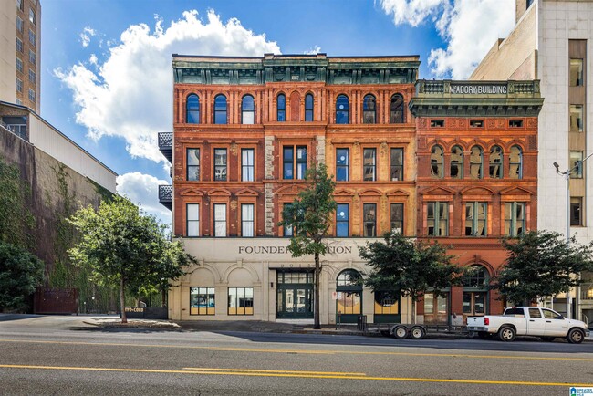 Building Photo - 2015 1st Ave N