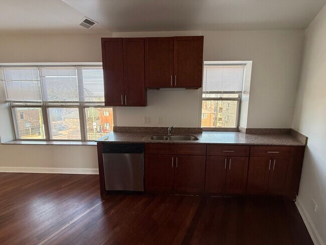 Foto del edificio - 2048 W Touhy Ave