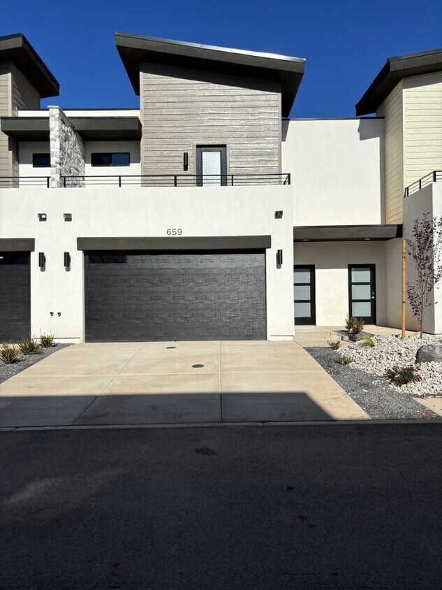 Primary Photo - Beautiful Crimson Park Townhome
