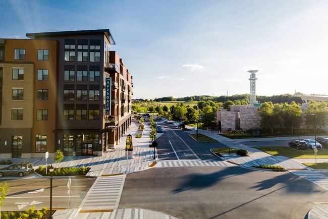 Building Photo - Approach at Summit Park