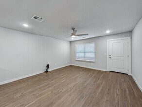 Building Photo - 6611 NW Altus St