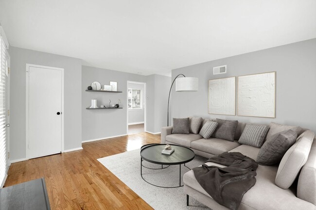 Foto del edificio - Oakwood Townhomes