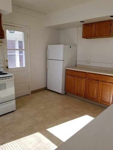 Primary Photo - 28 6th Ave