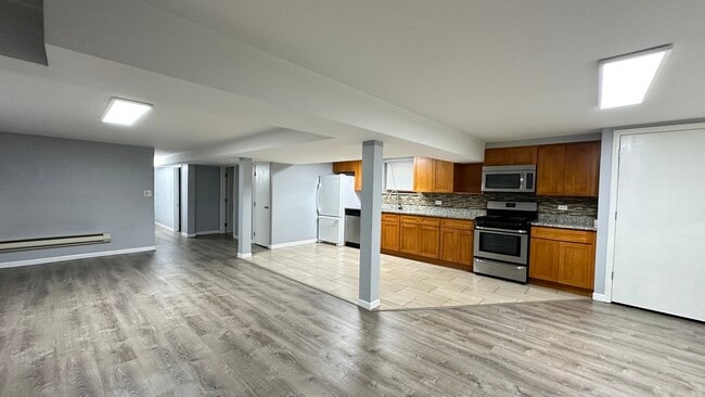 Building Photo - 5407 N Sawyer Ave