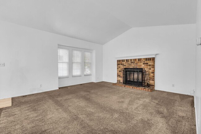 Building Photo - Charming Farmington Home in Peaceful Cul-de-Sac