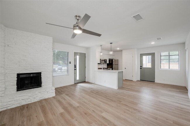 Building Photo - 906 Airoso Cove