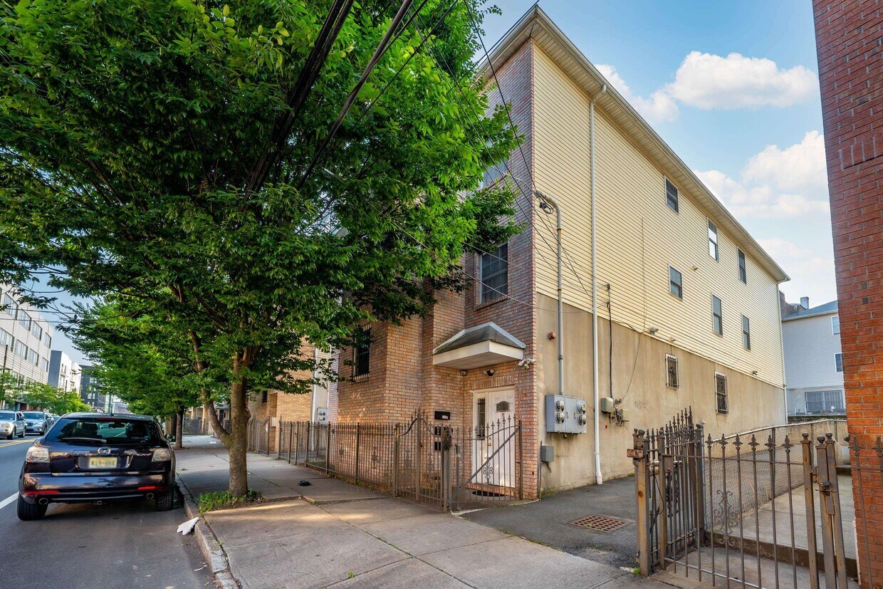 Foto principal - 13-15-15 Norfolk St