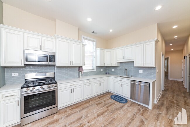 Foto del edificio - 1446 W Lexington St