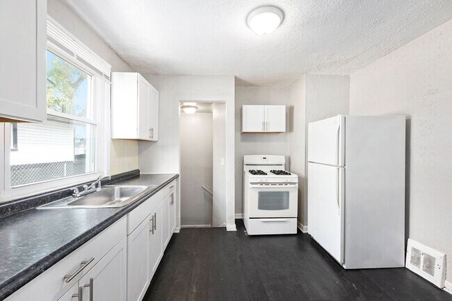 Foto del edificio - 8828 Pembroke Ave