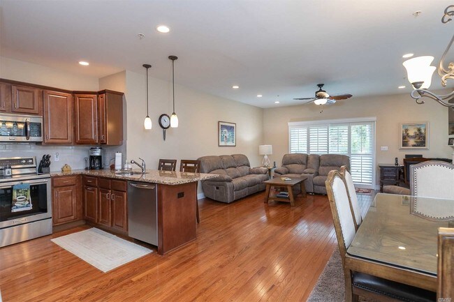 Building Photo - 237 Halley Dr