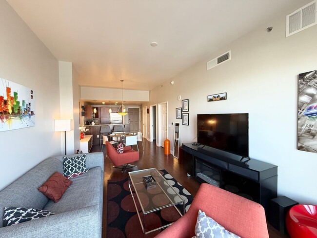 Building Photo - 1/BD 1.5/BA Luxury High-Rise Living with B...