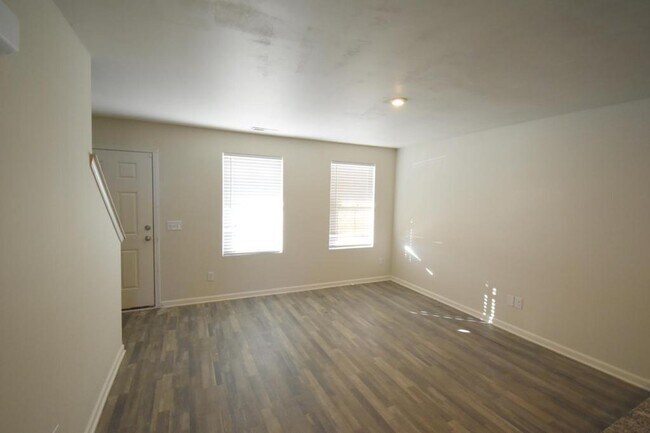 Foto del edificio - 569 Calvin Sowers Rd