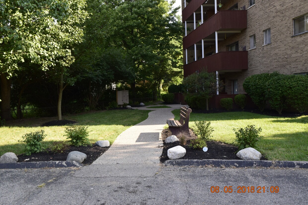 Primary Photo - 3840 Applegate Ave