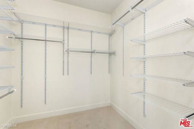 Building Photo - 2 br, 2 bath House - 5670 Wilshire Blvd # PH2