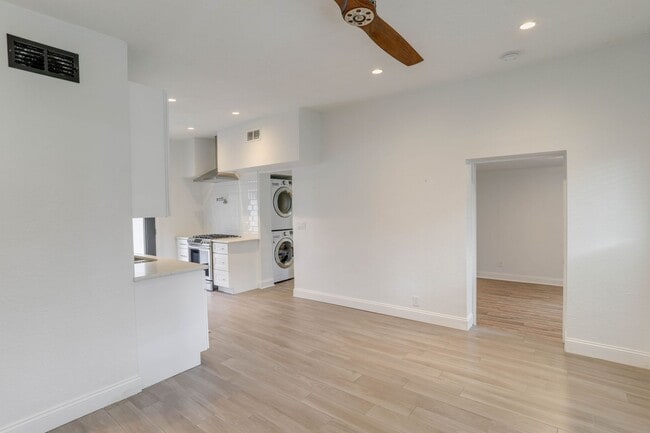 Building Photo - 2424 Chantilly Ave