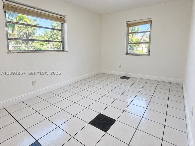 Foto del edificio - 1525 NE 154th St