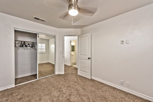 Building Photo - 7767 Parnell Ave