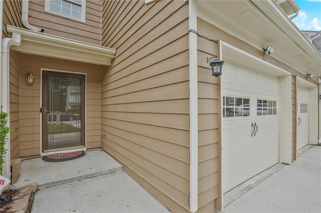Building Photo - 4910 Lakebrooke Run