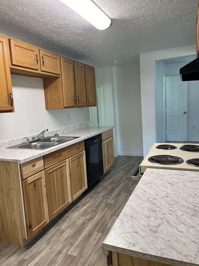 Foto del edificio - More Space, More Possibilities, More Room to Call Home!