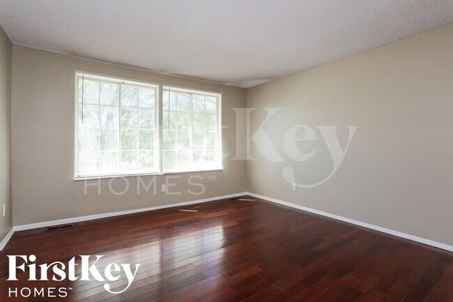 Foto del edificio - 4321 Castle Heights Dr