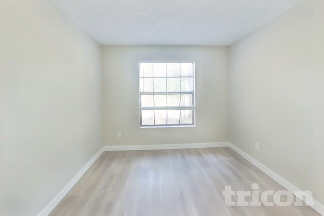 Building Photo - 23515 Shining Star Dr