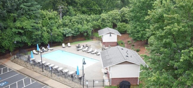 Foto del edificio - 1000 E Woodlawn Rd