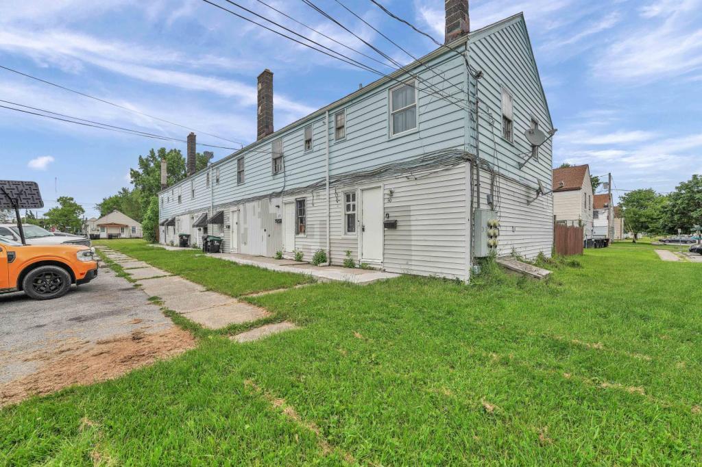 Primary Photo - 28 Blackmore St