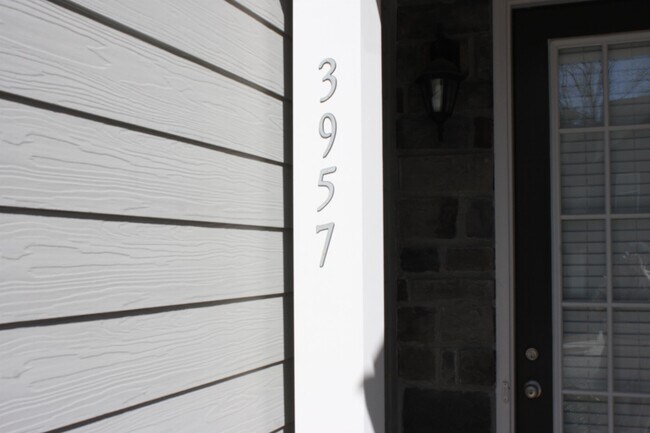 Foto del edificio - 3957 Augustine Pl