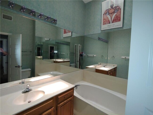 Building Photo - 21107 Highland Lake Dr