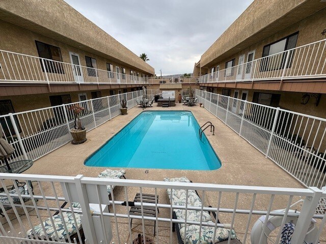 Foto del edificio - 454 Riverfront Dr
