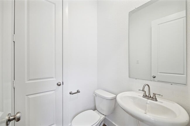 Building Photo - 5615 Perkins St