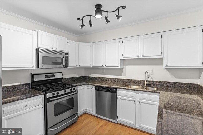 Building Photo - 10807 Huntley Pl