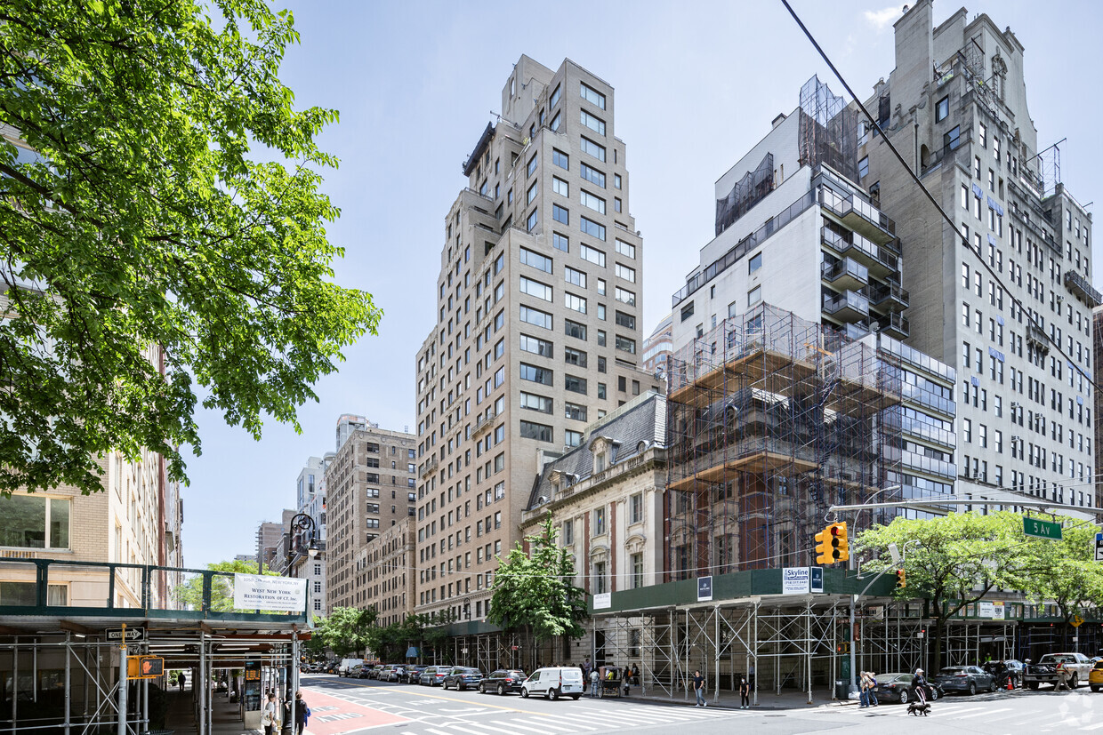 Primary Photo - 1049 Fifth Ave