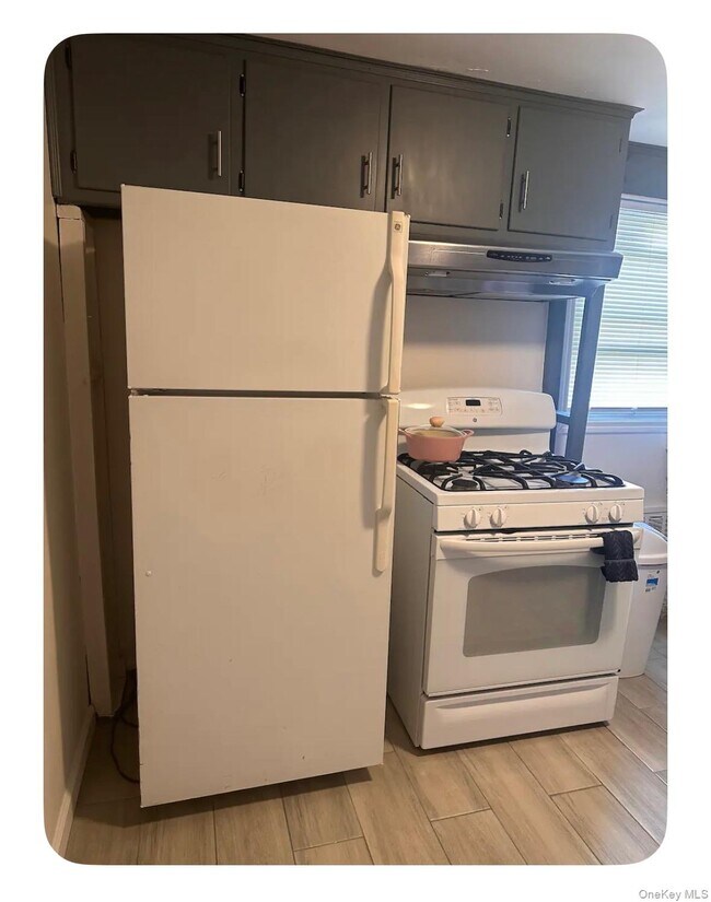 Foto del edificio - 182 Covert Ave