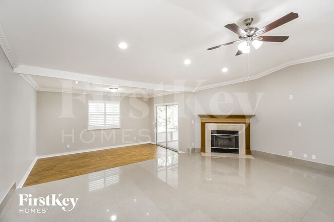 Building Photo - 12665 Ashglen Dr N