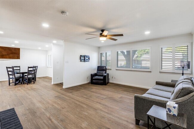 Foto del edificio - 11127 Pinehurst Dr